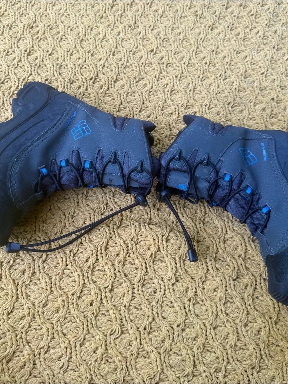 Columbia Youth Bugaboot Plus IV Omni-Heat 200g Black Blue Winter Snow Size 5